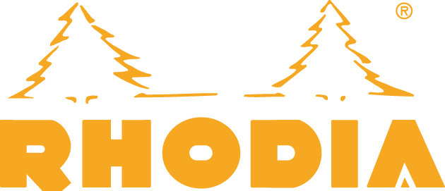 Das Bild zeigt das Rhodia-Logo, bestehend aus dem Wort „RHODIA“ in fetten orangefarbenen Buchstaben. Über dem Text sind zwei stilisierte orangefarbene Kiefern zu sehen.