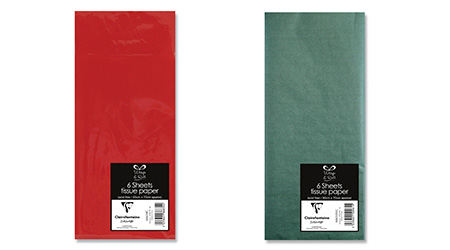 Rotes und grünes Seidenpapier von Clairefontaine in seiner Verpackung. Weißer Hintergrund.